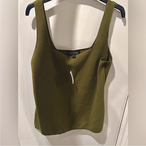 Banana Republic Hunter Green Chase Square Neck
Tank Top Size Large (NWOT) - Picture 2 of 7